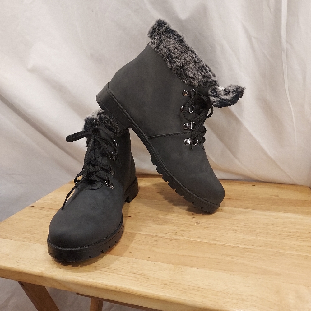 Comfort view hiker boot